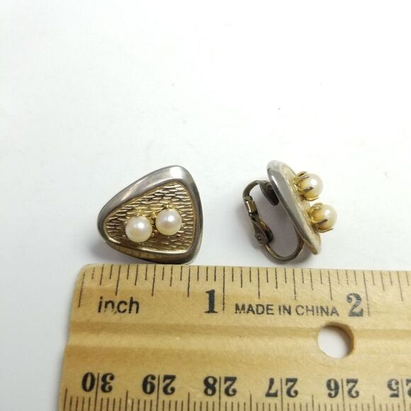 Vintage Retro Triangle Shape Clip On Earrings, Faux Pearl Midcentury Style 60s - Picture 3 of 6